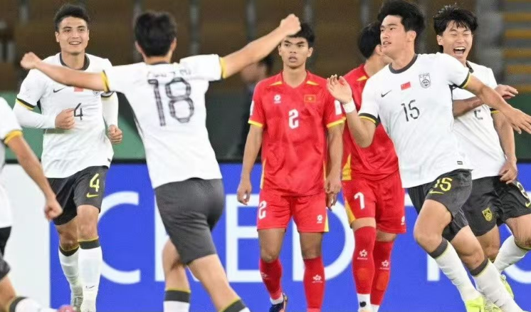 皇冠体育-3-0、1-0！亚洲杯决赛席位出炉，中国踢疯5场0失球，和日本争冠