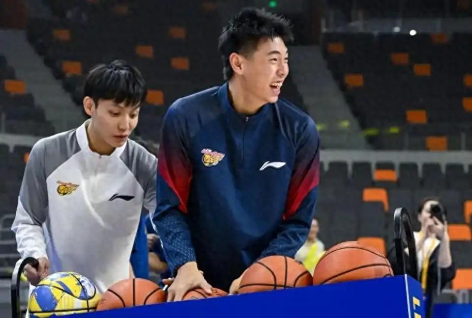 Crowns Sports-徐杰迎最强队友,崔永熙回应伤病恢复进度,决战新疆或复出冲首胜