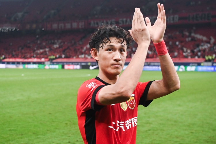 皇冠体育在线-东体：海港取胜积分成功转正，王燊超绝杀球展现穆斯卡特战术要求